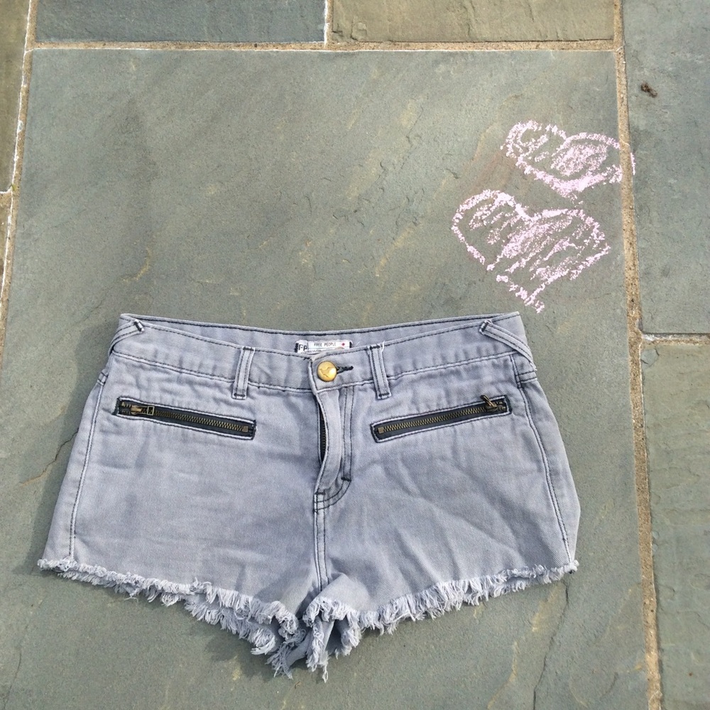 Sweet Free People Cutoffs - Picture 2 of 3